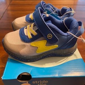 NWT Toddler Stride Rite Light Up Sneakers